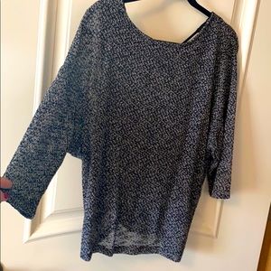 Adorable back knit blouse